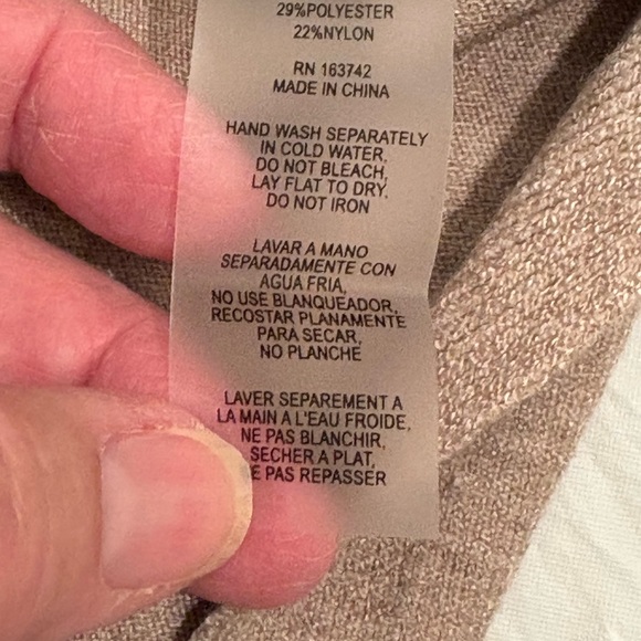 Aaeda Tan Sweater with Dragonfly Design. Sleeveless size XL - Picture 6 of 9